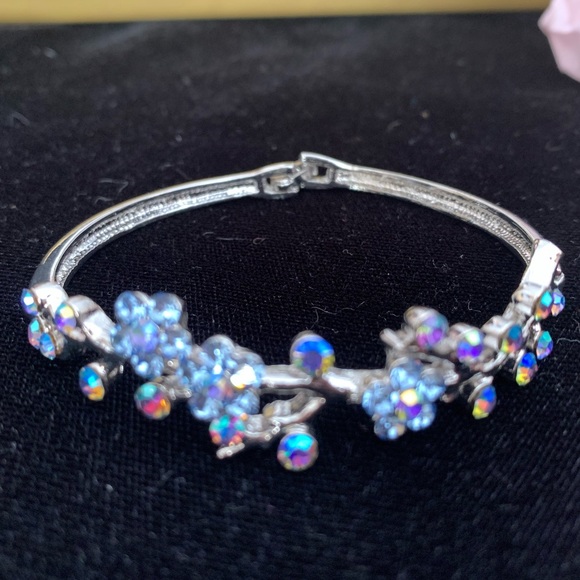 🆕🔥SWAROVSKI Blue Crystals Very Shiny Bracelet - Picture 3 of 5